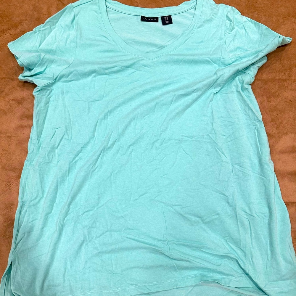 Tahari short sleeve loose tee